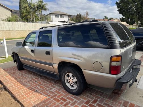 Beige 2002 Chevrolet Suburban 1500 LS