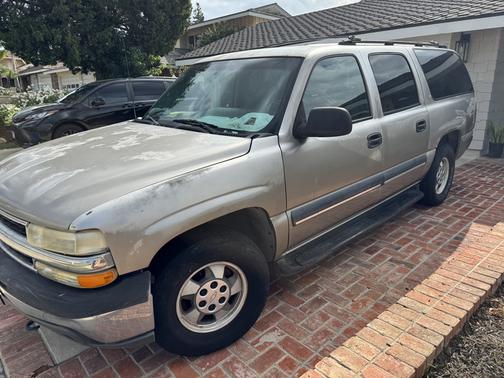 Beige 2002 Chevrolet Suburban 1500 LS