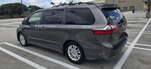 2015 Toyota Sienna XLE