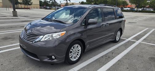 2015 Toyota Sienna XLE