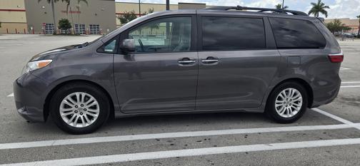 2015 Toyota Sienna XLE