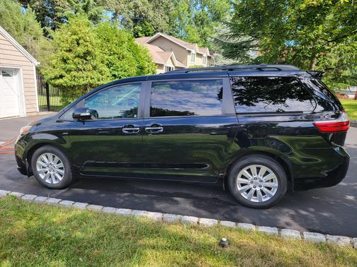 2017 Toyota Sienna Limited Premium
