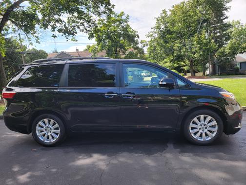 2017 Toyota Sienna Limited Premium