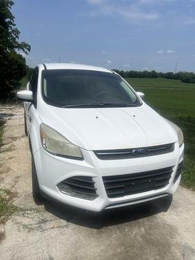White 2013 Ford Escape SE