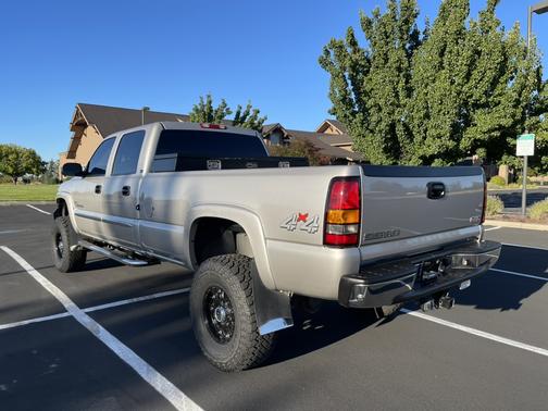 2004 GMC Sierra 2500 SLE H/D Crew Cab