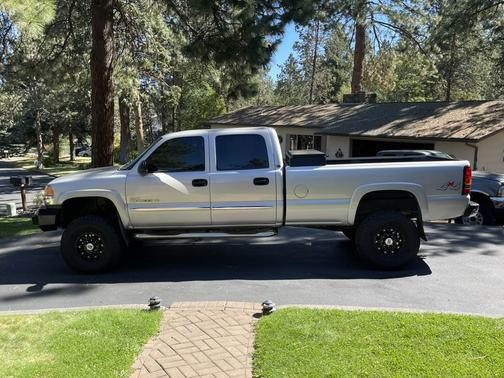 2004 GMC Sierra 2500 SLE H/D Crew Cab