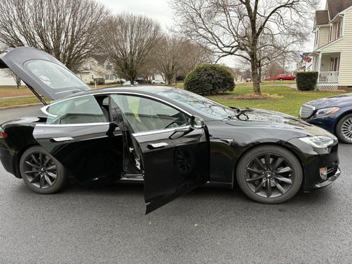 2017 Tesla Model S 90D