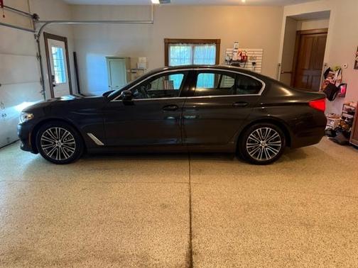 Gray 2019 BMW 530 i xDrive