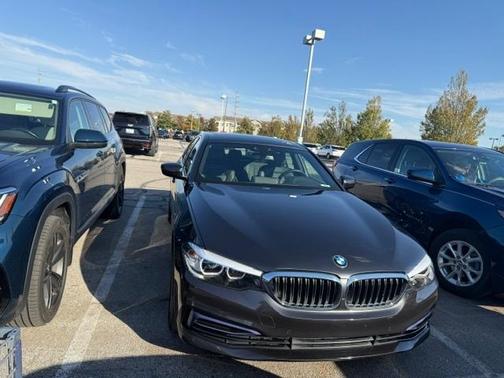 Gray 2019 BMW 530 i xDrive