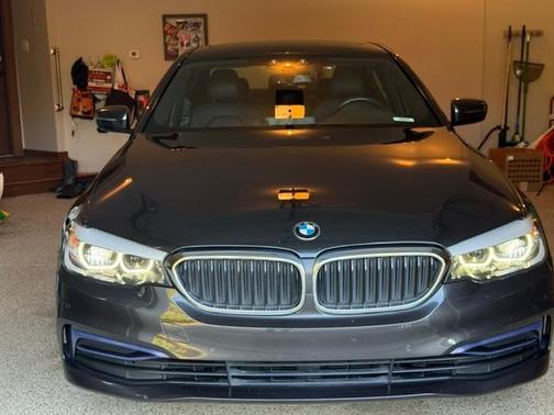 Gray 2019 BMW 530 i xDrive