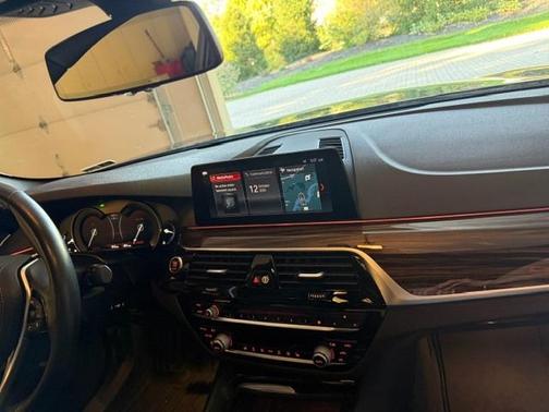 Gray 2019 BMW 530 i xDrive
