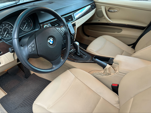 White 2006 BMW 325 i
