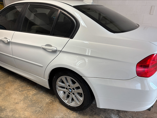 White 2006 BMW 325 i