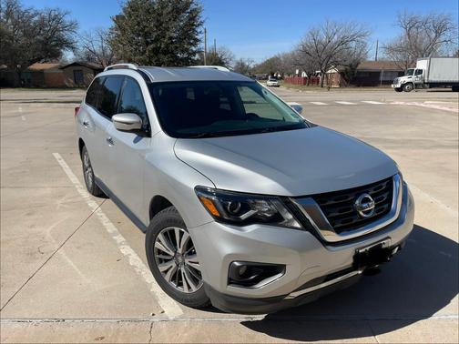 Silver 2019 Nissan Pathfinder SV