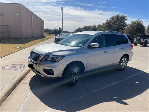 Silver 2019 Nissan Pathfinder SV
