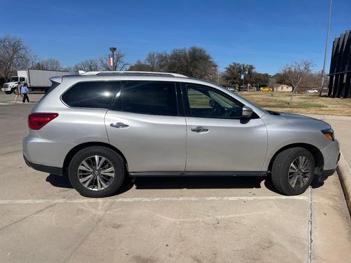 Silver 2019 Nissan Pathfinder SV