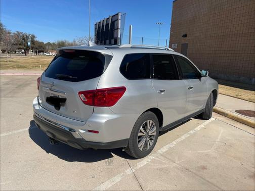 Silver 2019 Nissan Pathfinder SV