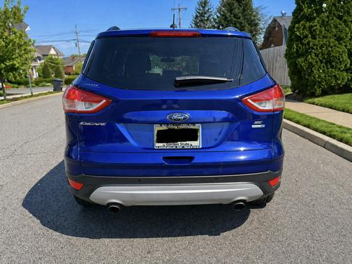Blue 2015 Ford Escape SE