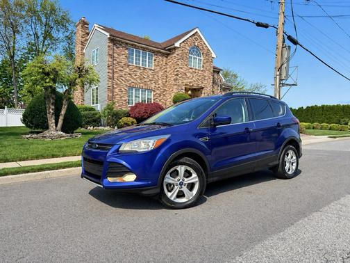 Blue 2015 Ford Escape SE