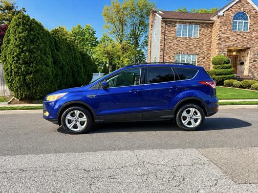 Blue 2015 Ford Escape SE