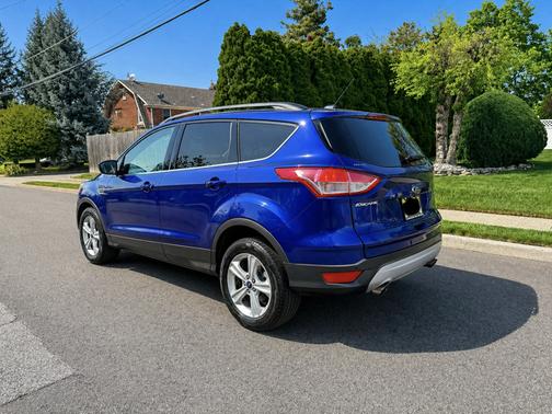 Blue 2015 Ford Escape SE