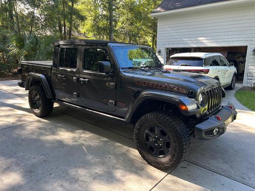 Gray 2022 Jeep Gladiator Mojave