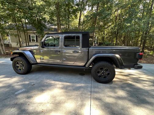 Gray 2022 Jeep Gladiator Mojave