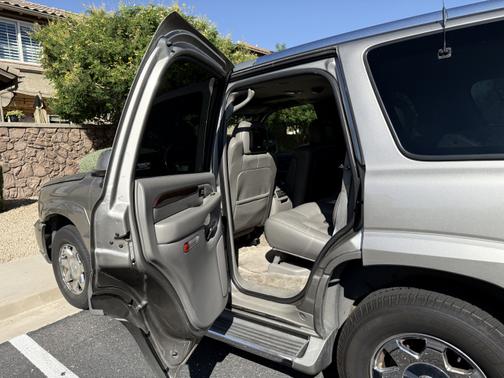2002 Cadillac Escalade Base