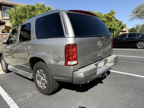 2002 Cadillac Escalade Base