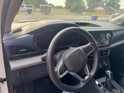 White 2022 Volkswagen Taos 1.5T SE