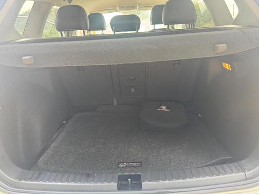 White 2022 Volkswagen Taos 1.5T SE