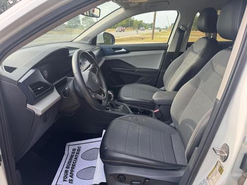 White 2022 Volkswagen Taos 1.5T SE