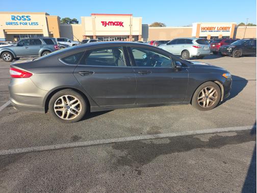 Gray 2015 Ford Fusion SE
