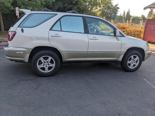 White 2000 Lexus RX 300 4WD