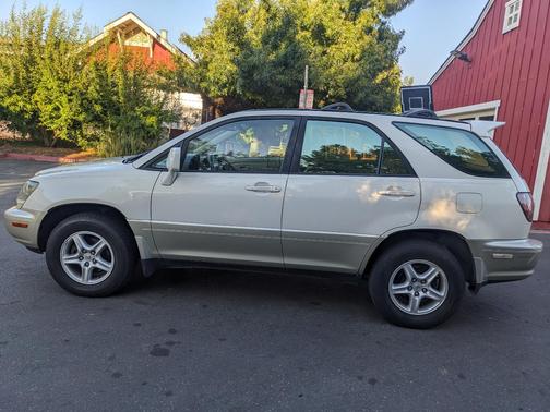 White 2000 Lexus RX 300 4WD