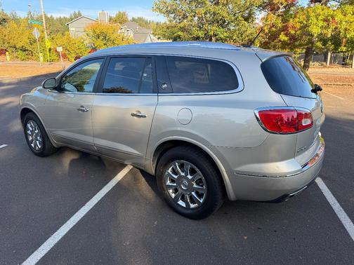 Gold 2014 Buick Enclave Premium