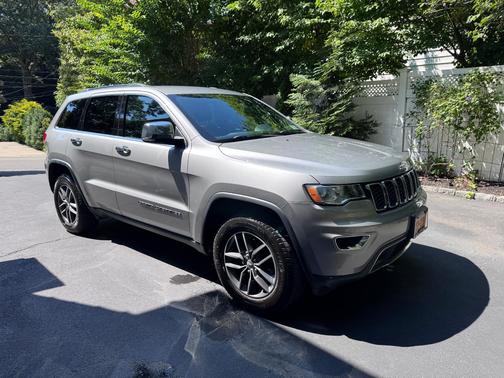 Silver 2017 Jeep Grand Cherokee Limited