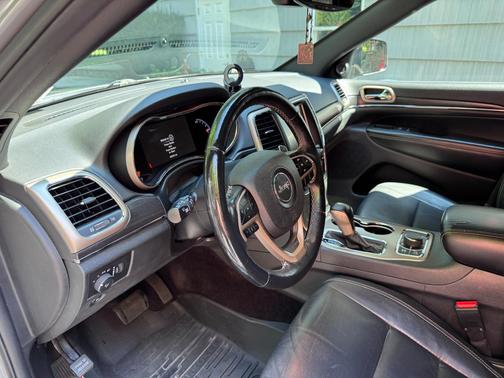 Silver 2017 Jeep Grand Cherokee Limited