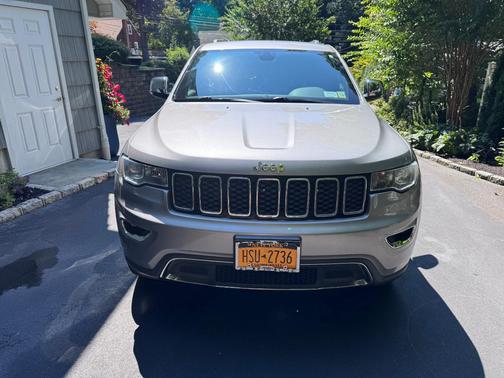 Silver 2017 Jeep Grand Cherokee Limited