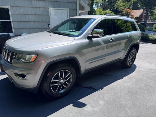Silver 2017 Jeep Grand Cherokee Limited