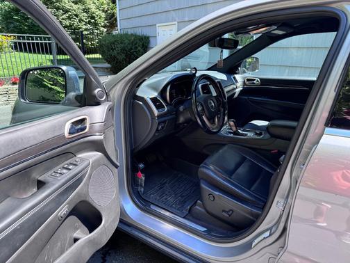 Silver 2017 Jeep Grand Cherokee Limited
