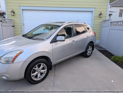 Silver 2009 Nissan Rogue SL