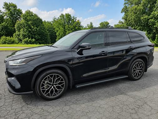Black 2021 Toyota Highlander Platinum