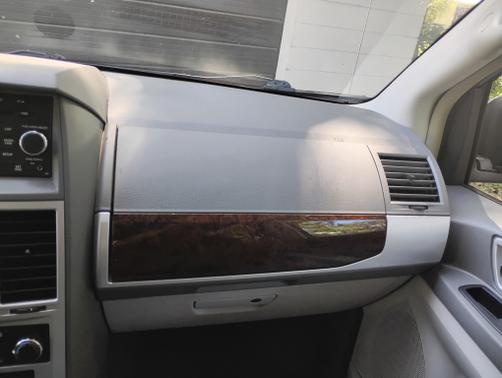 2010 Chrysler Town & Country Touring