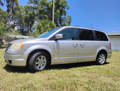 2010 Chrysler Town & Country Touring