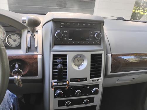 2010 Chrysler Town & Country Touring