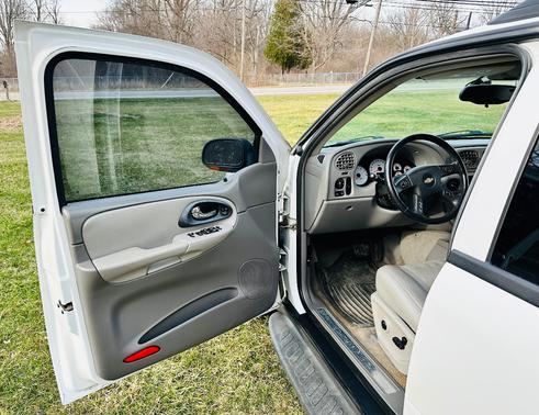White 2005 Chevrolet TrailBlazer EXT LT