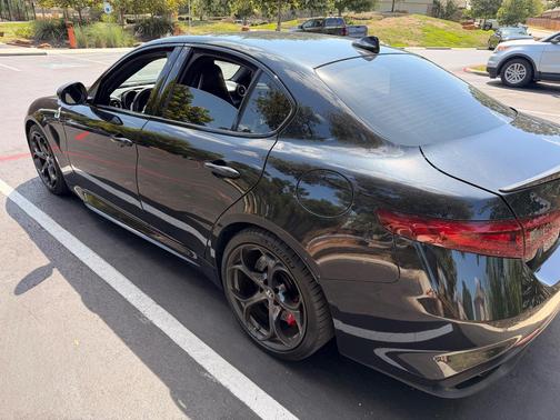 Black 2022 Alfa Romeo Giulia Quadrifoglio