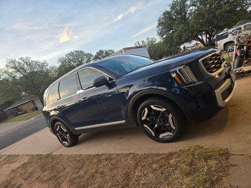 Blue 2024 Kia Telluride S