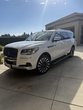 White 2022 Lincoln Navigator L Black Label